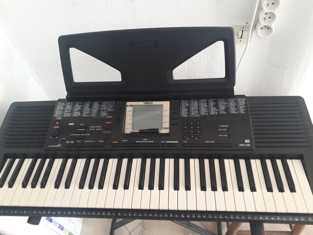 synthetiseur YAMAHA PSR 330 100 Cagnes-sur-Mer (06)