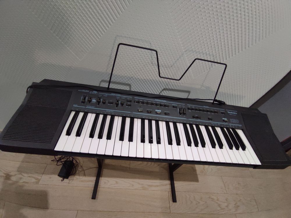 Synth�tiseur 75 Ploemeur (56)
