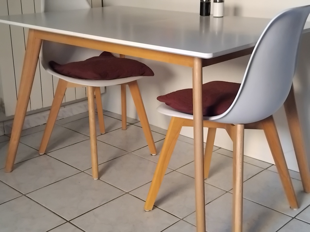 Table 1m20 sur 80 avec rallonge 120 S�rignan (34)