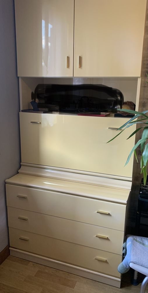  Table , 4chaises et meuble de rangement 200 Buss�ol (63)