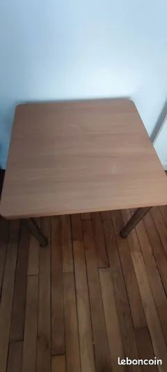 Table 80x80 pieds chrom�s 40 Vincennes (94)