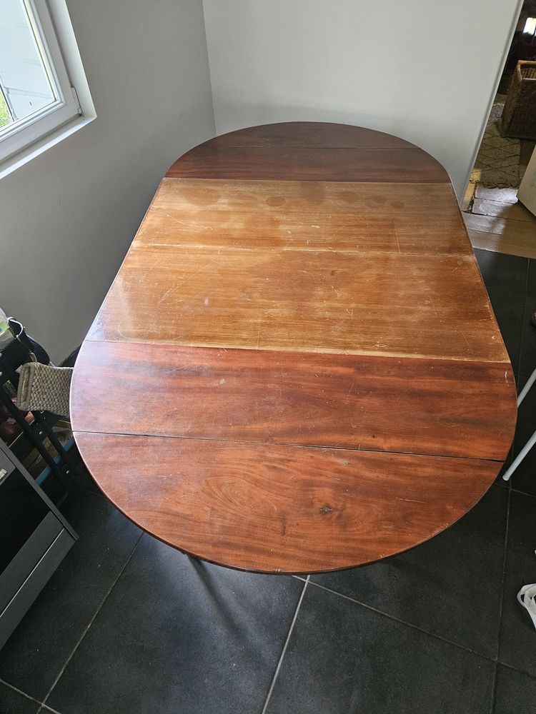 Table acajou vernie 8�personnes XIXe avec 2�rallonges 250 Pins-Justaret (31)
