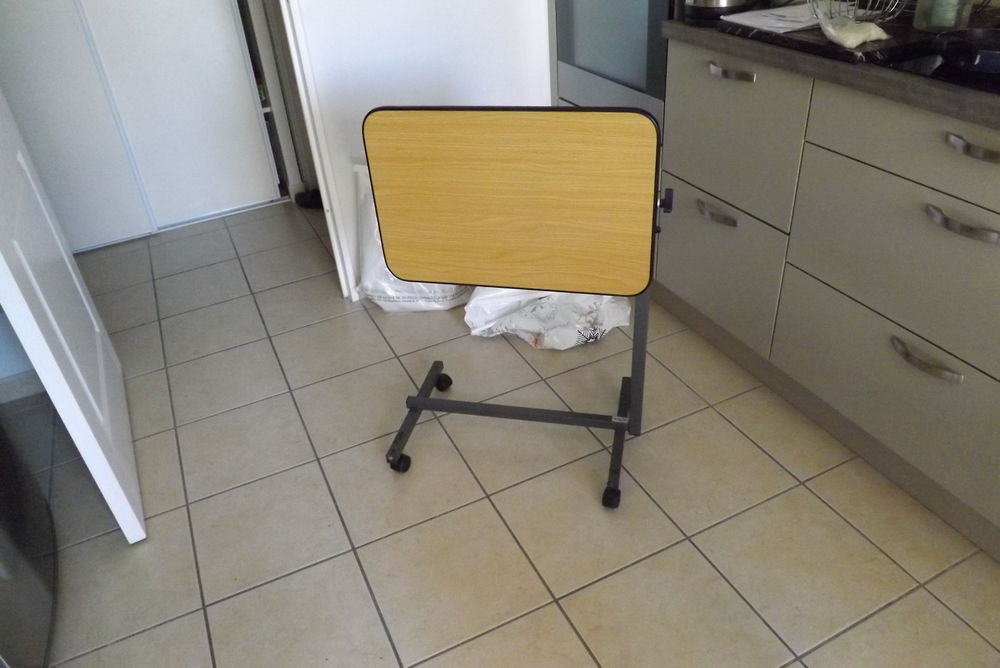 table adaptable m�dicale.
Marque HMS VILGO.. 33 Al�s (30)