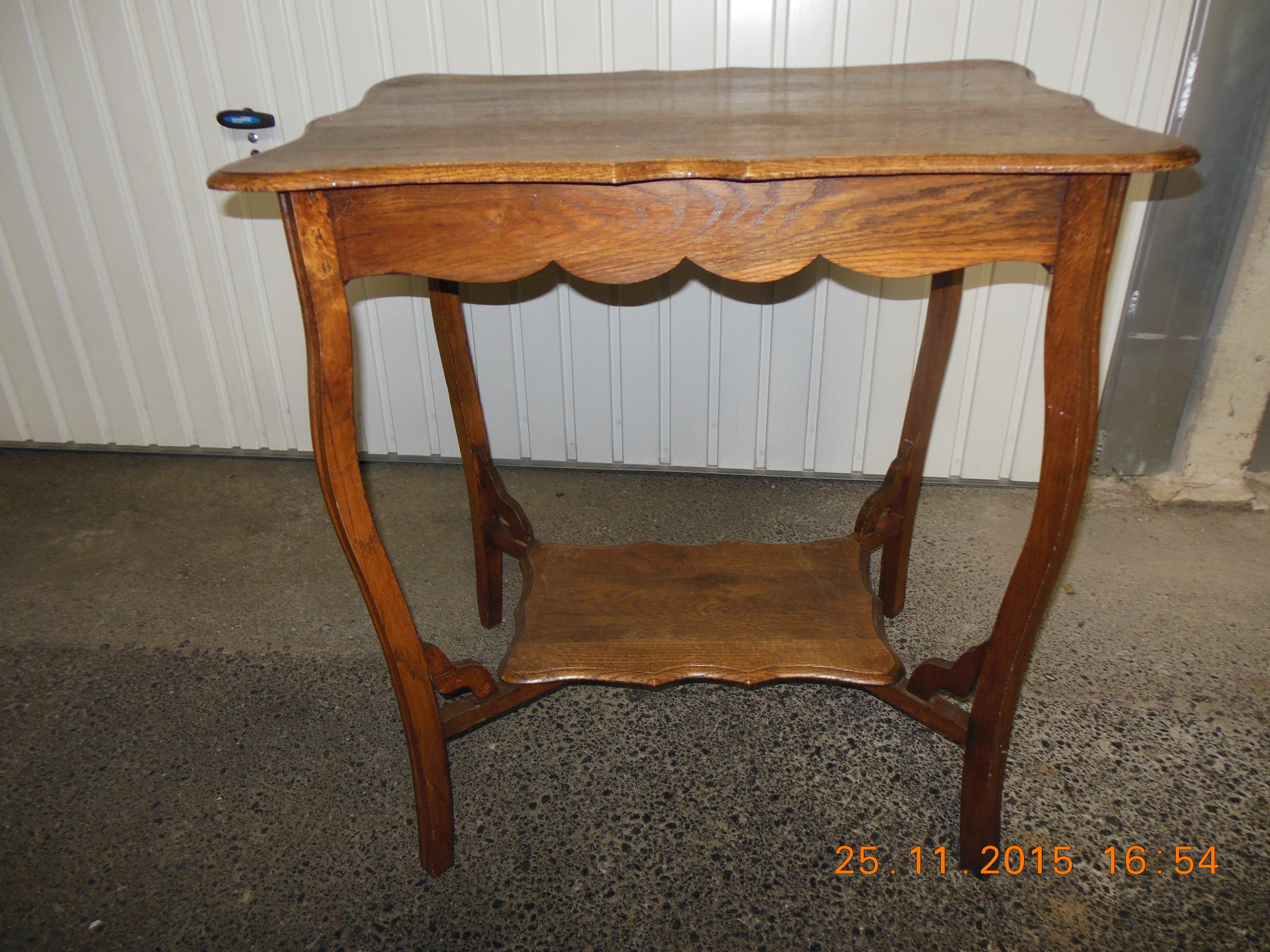 Table de T.V. ancienne en chene: 10 Sedan (08)