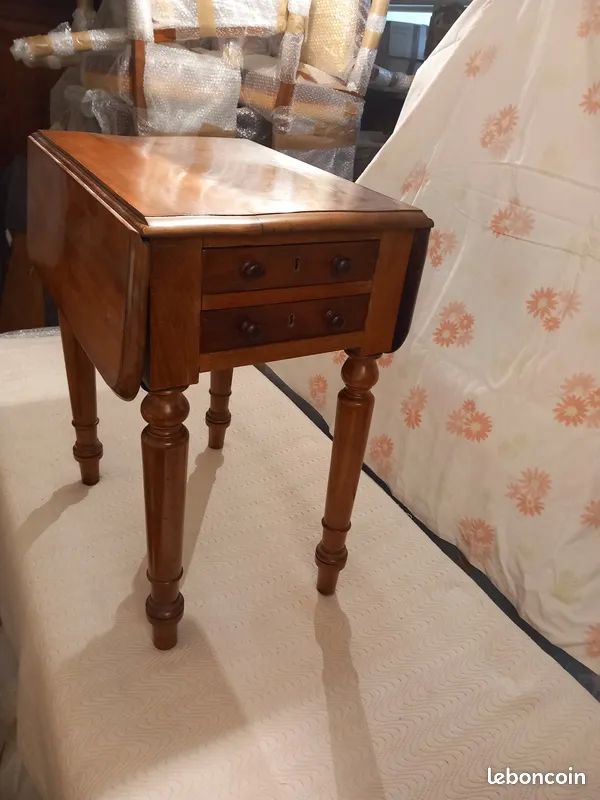 Table ancienne � deux abattants 180 Paris 9 (75)