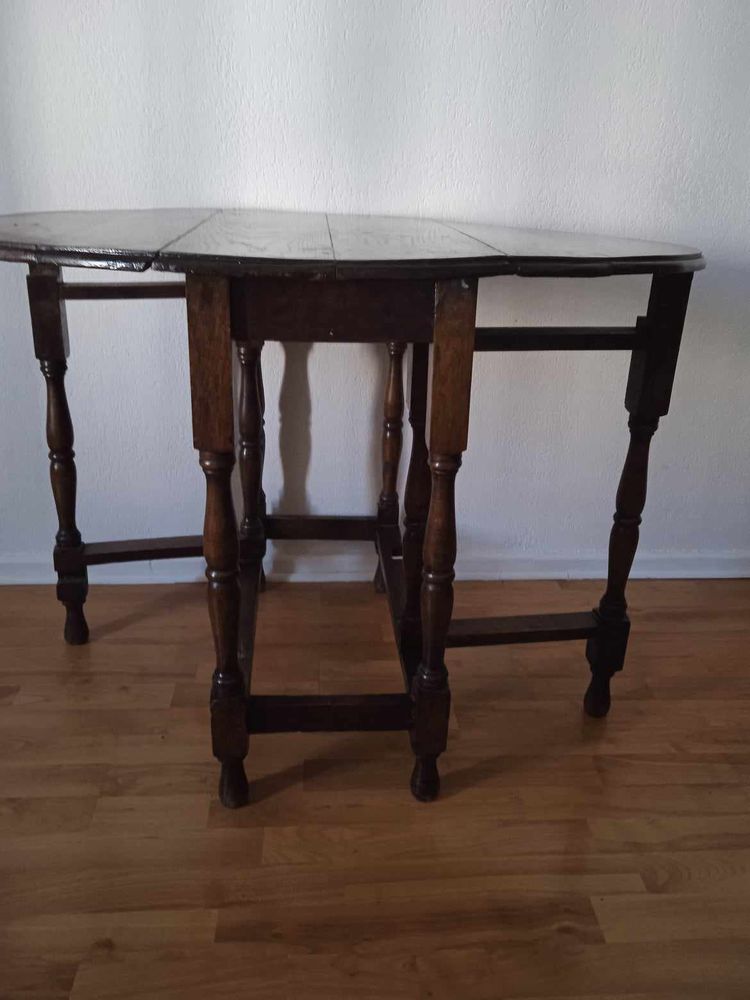 Table Antique en Ch�ne Massif
180 B�darrides (84)