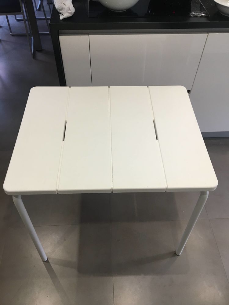 Table d'appoint 116x74x71 en PVC blanc  et pieds tubulaires 50 Le Pecq (78)