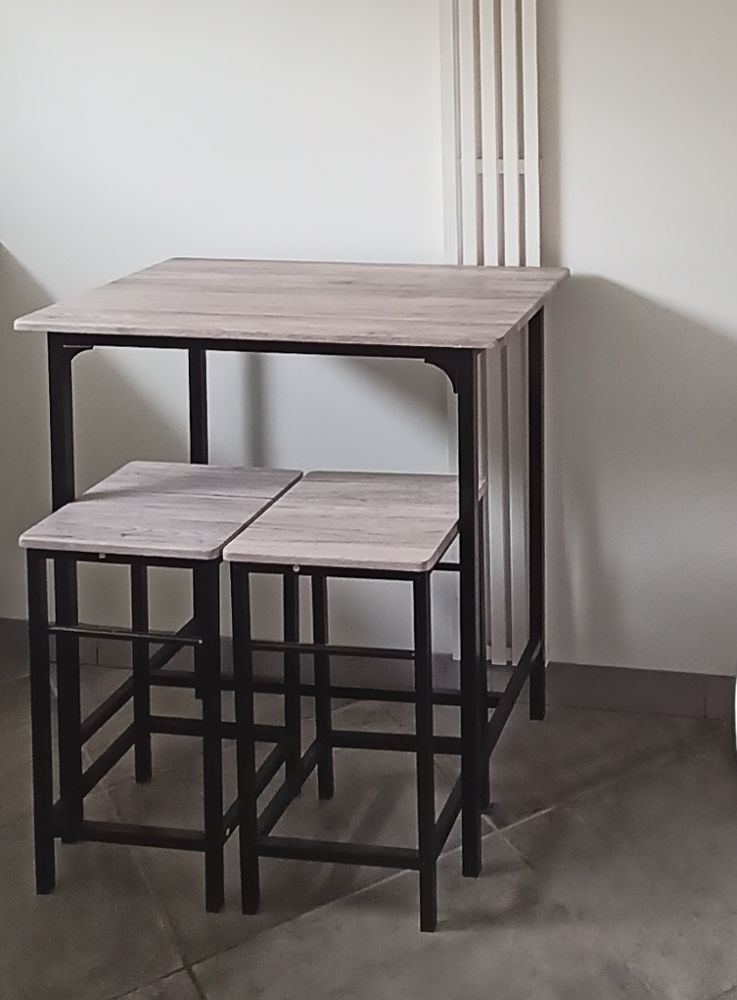 Table d'appoint avec deux tabouret 50 Milizac (29)