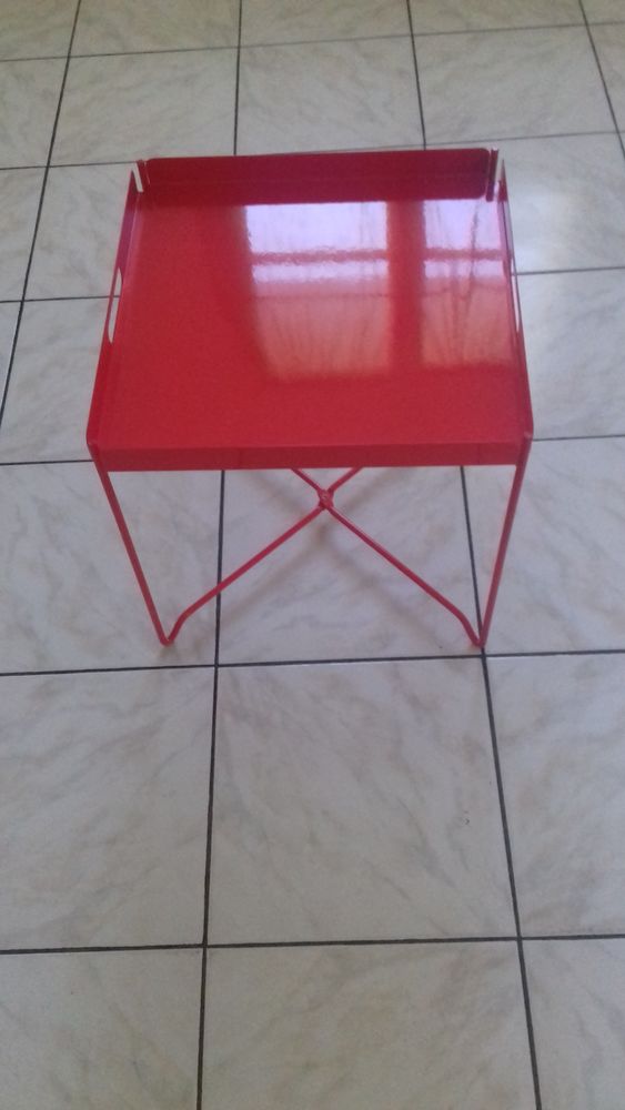 Table d'appoint carr�e 15 Toulon (83)