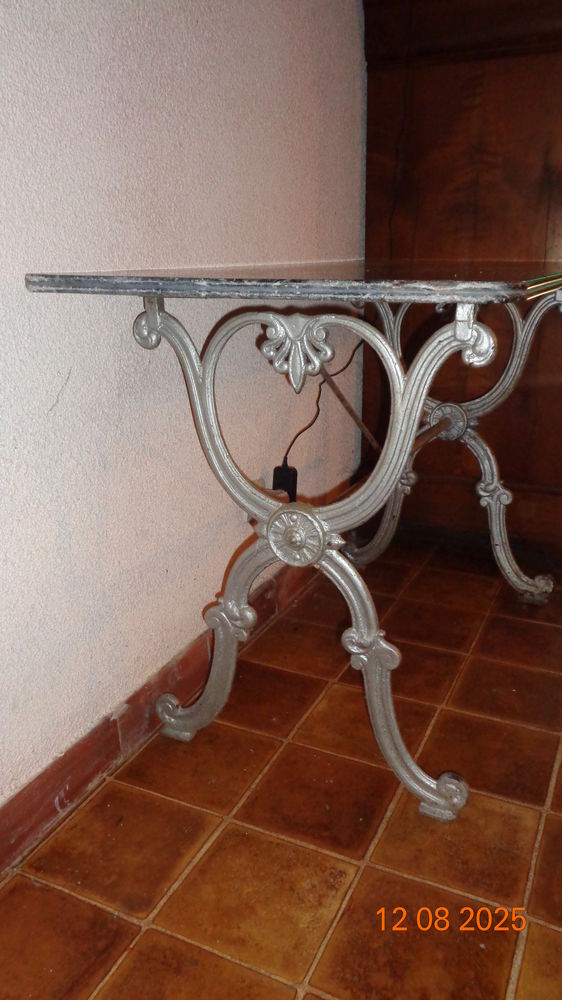 TABLE D'APPOINT FONTE ET MARBRE FIN 19 �me 240 L'Isle-Jourdain (32)