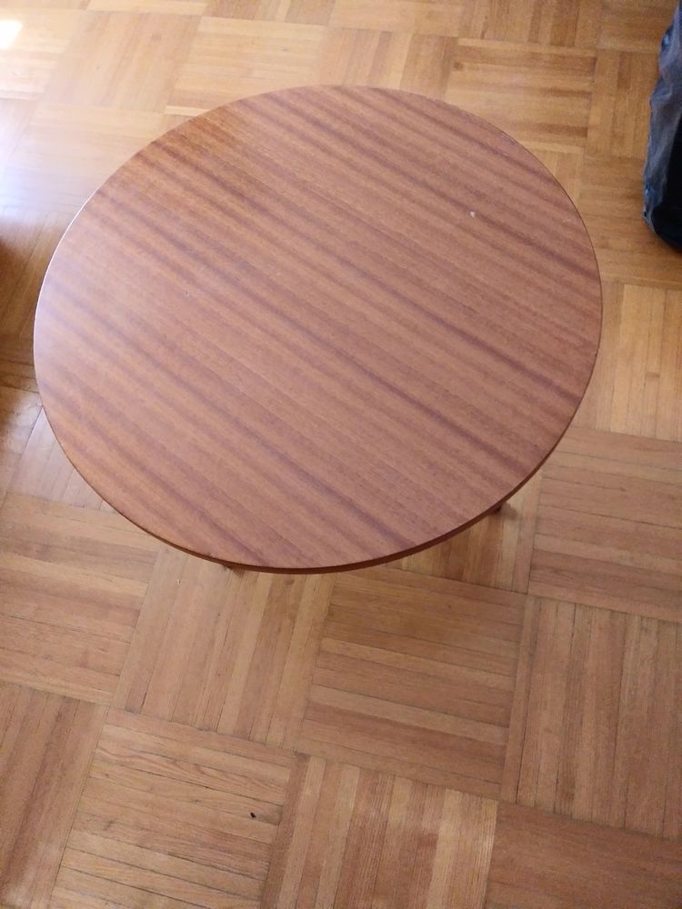 Table d'appoint ronde, 3 pieds 20 Paris 18 (75)