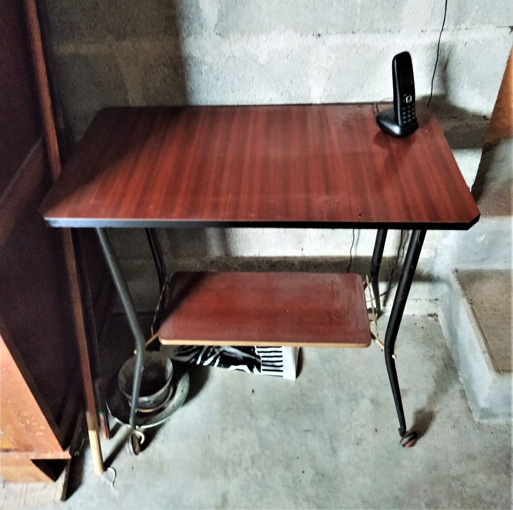 TABLE D APPOINT VINTAGE ANNEES 60 35 Buzan�ais (36)