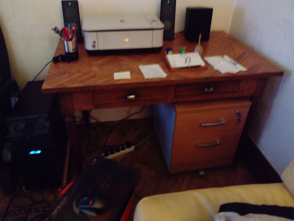 table avec 2tiroirs 30 Saint-Paul-en-Jarez (42)