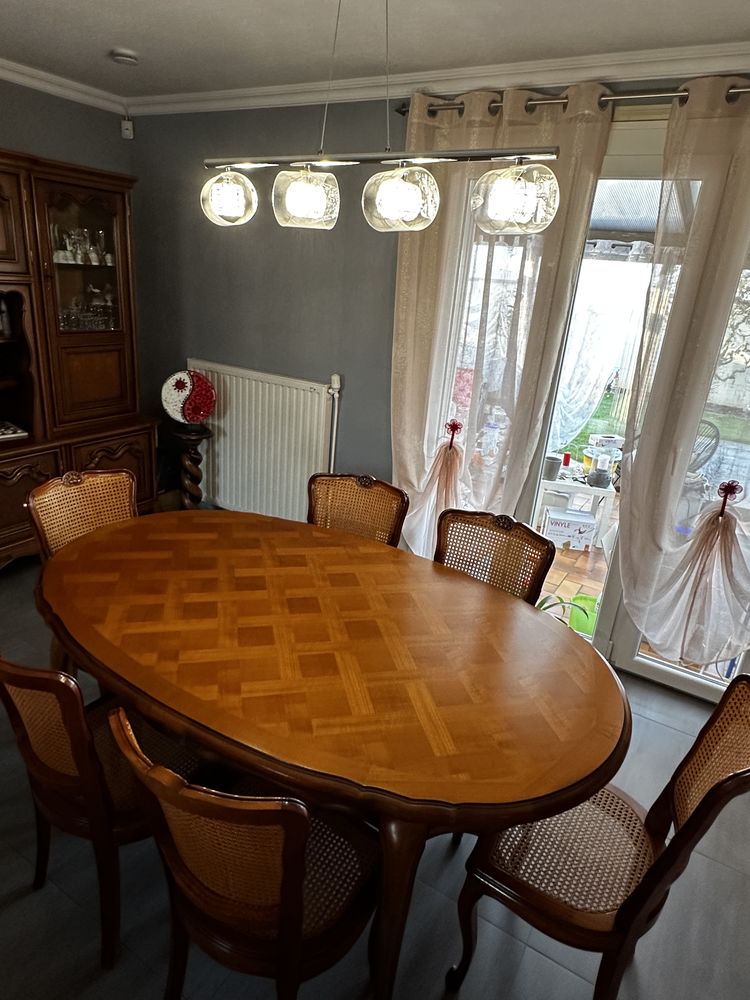 Table avec allonges + 6 chaises merisier massif. 250 Courcy (51)