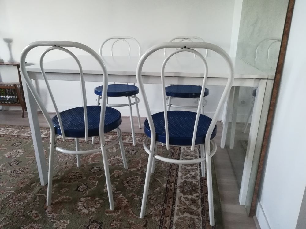 Table avec 4 chaises  100 Mantes-la-Jolie (78)