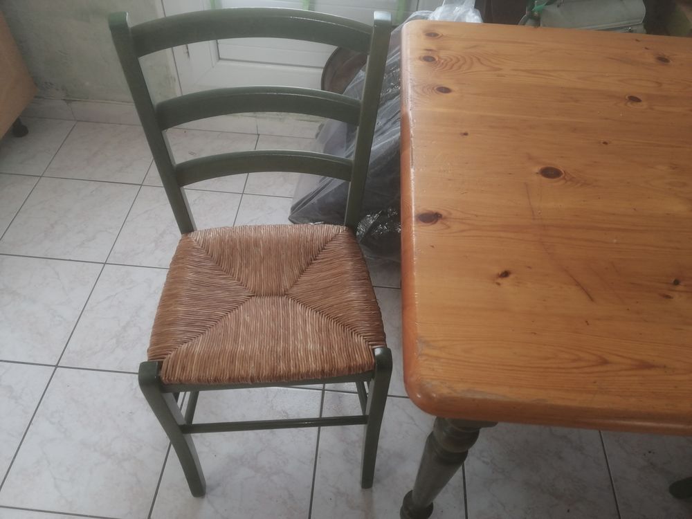 1 table avec les 4 chaises 60 Caissargues (30)
