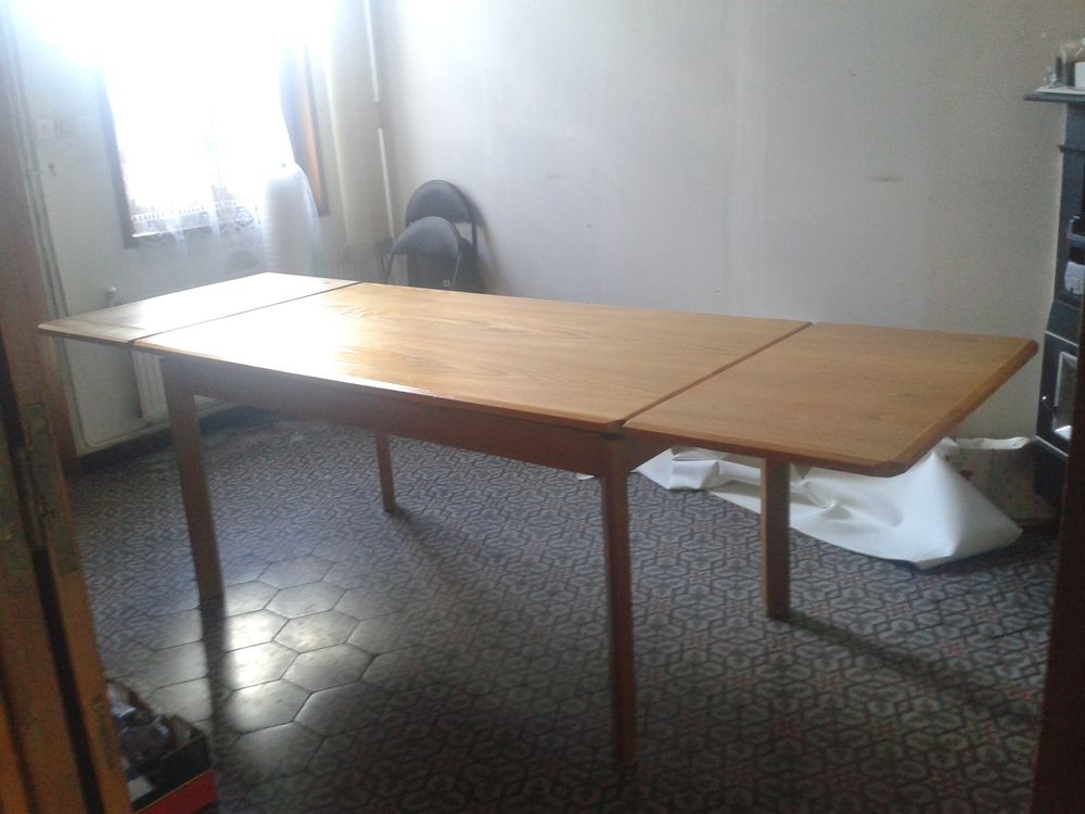 TABLE AVEC EN HETRE AVEC RALLONGE. 50 Fr�vent (62)