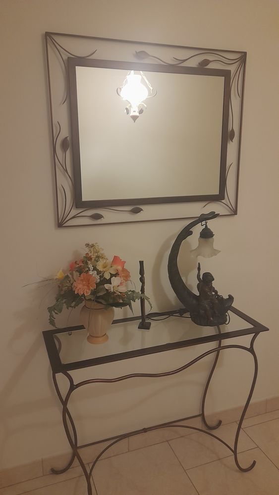 Table avec miroir. 200 Teloch� (72)