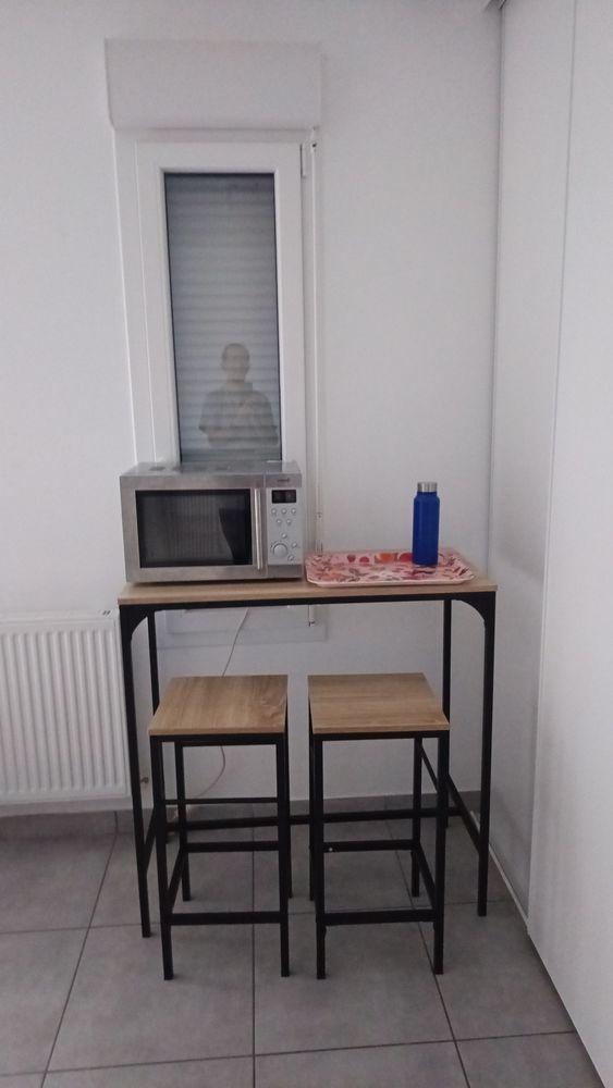 Table avec 2 tabourets 60 Saint-Erblon (35)