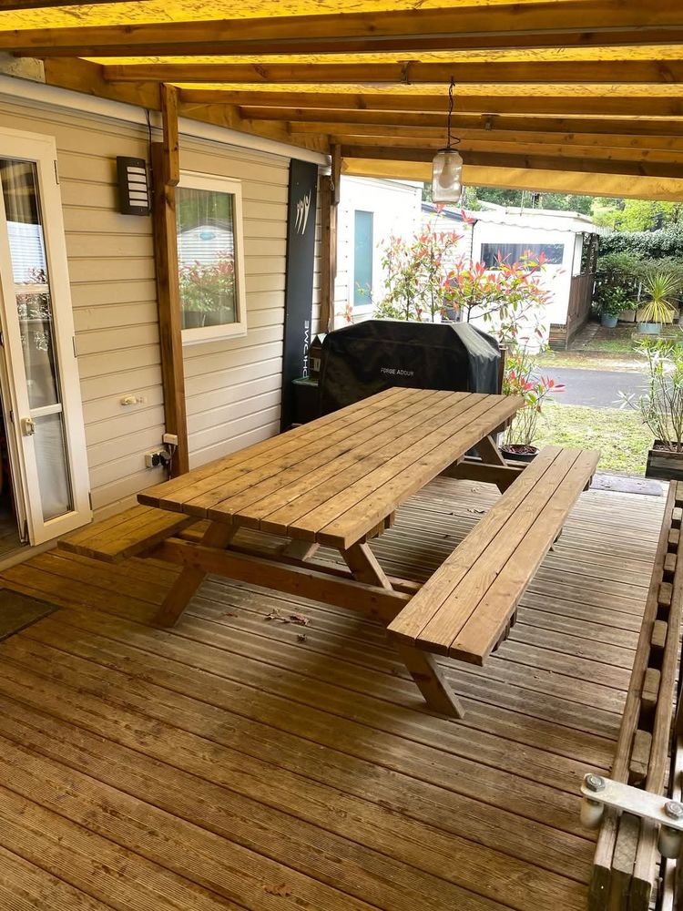 AV TABLE BANCS EN PIN CLASSE 4 
QUALITE ARTISAN 0 Le Pian-M�doc (33)