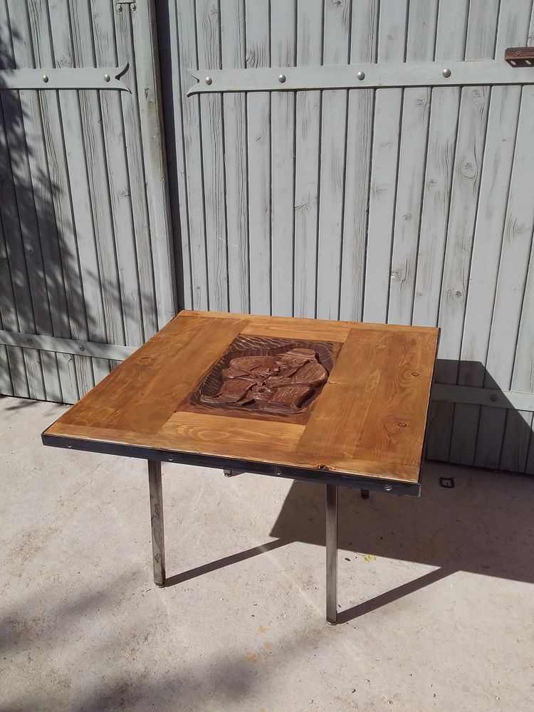 1 table basse avec motif sculpt� 125 Le Thor (84)