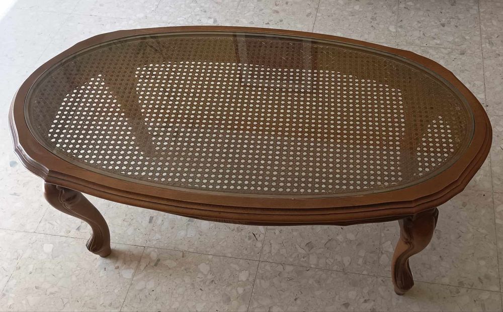 Table basse en bois avec plateau en verre. 25 N�mes (30)