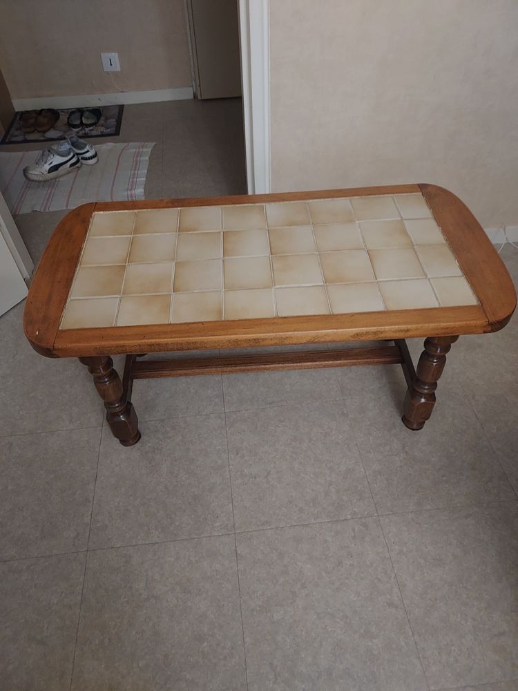 : Table basse en bois et carrel�e 40� 40 Le Havre (76)