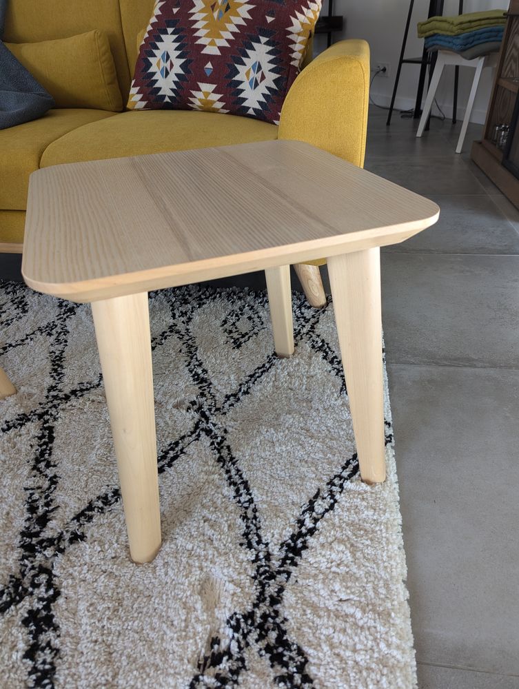 Table basse carr�e en bois clair. 40 Saint-Pierre-d'Ol�ron (17)