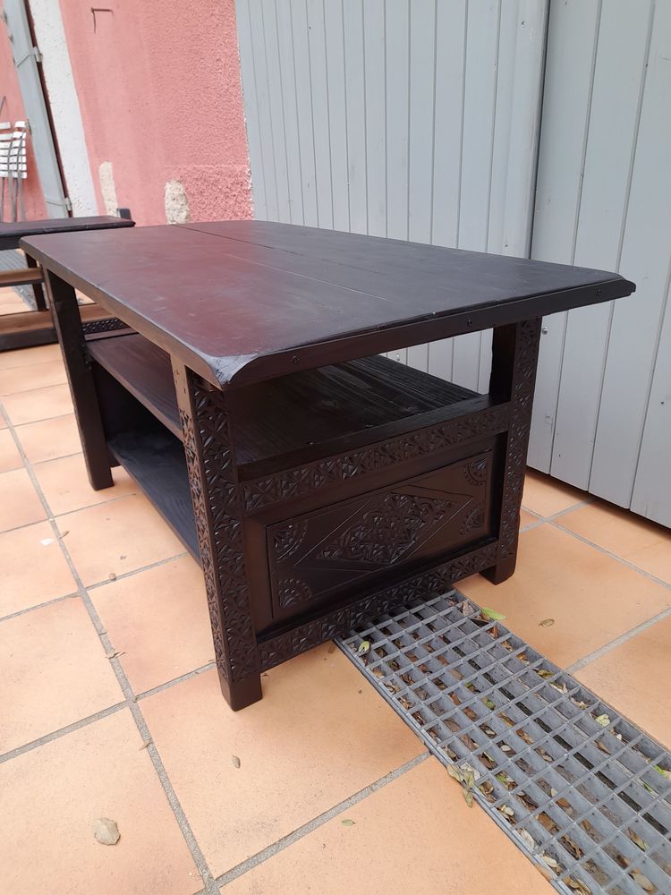 1 table basse en c�dre de l'Atlas sculpt� 155 Le Thor (84)