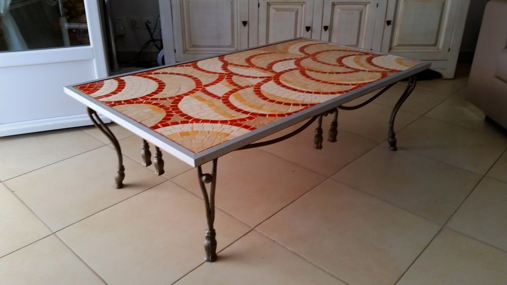 Table basse fer forg� � gland. 0 La M�le (83)