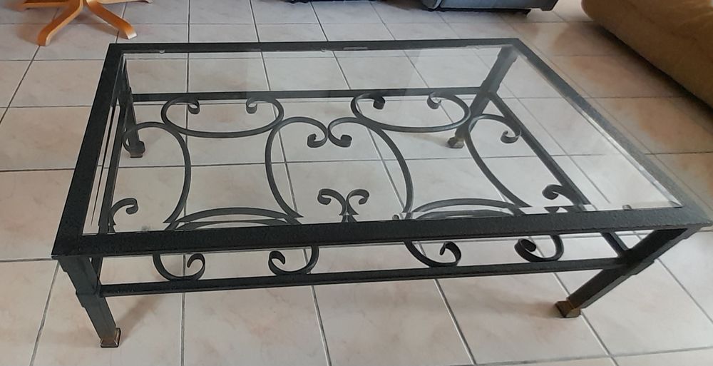Table basse en fer forg� avec plateau en verre.
40 Montpellier (34)