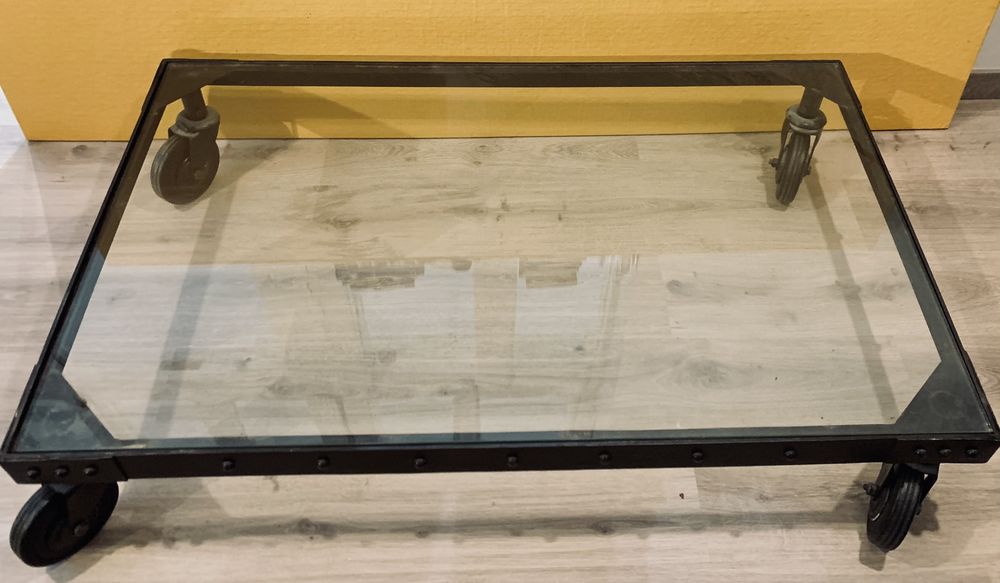 Table basse Indus /Factory � roulettes en verre et m�tal - 130x80x26 225 Rouen (76)