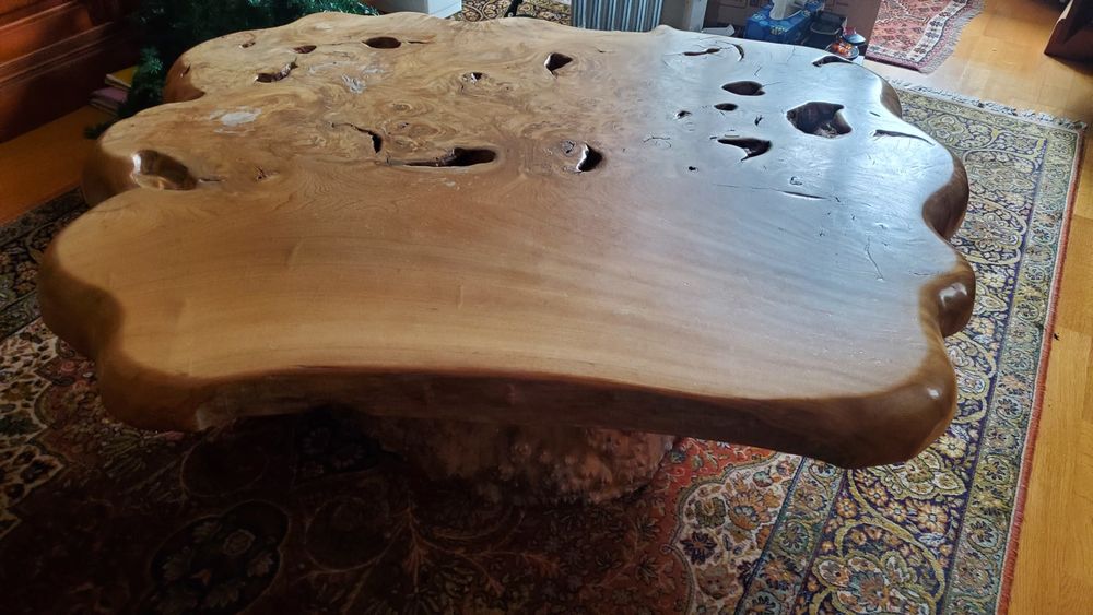 Table basse en loupe d'orme massif ? tr�s belle qualit�
260 Montigny-le-Bretonneux (78)