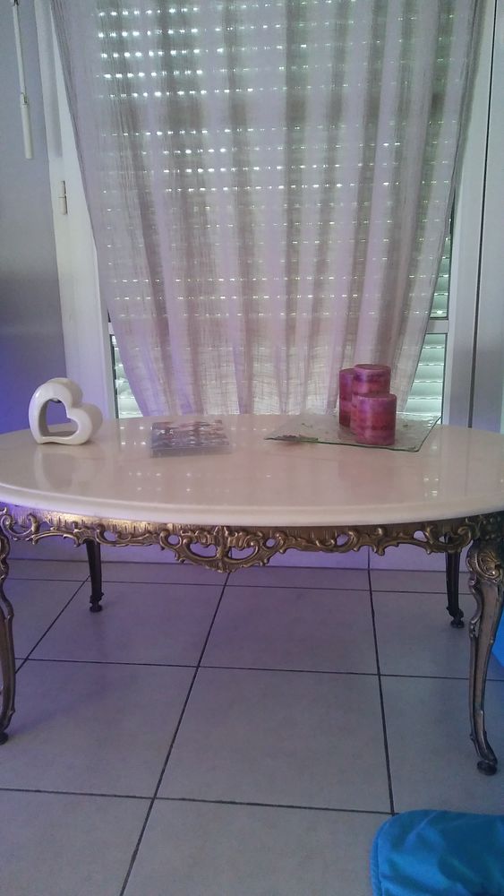 Table basse en marbre et pied chrom� dor�. 90 Villiers-sur-Orge (91)