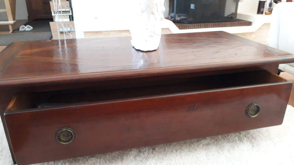 Table basse noyer massif 0 �merainville (77)