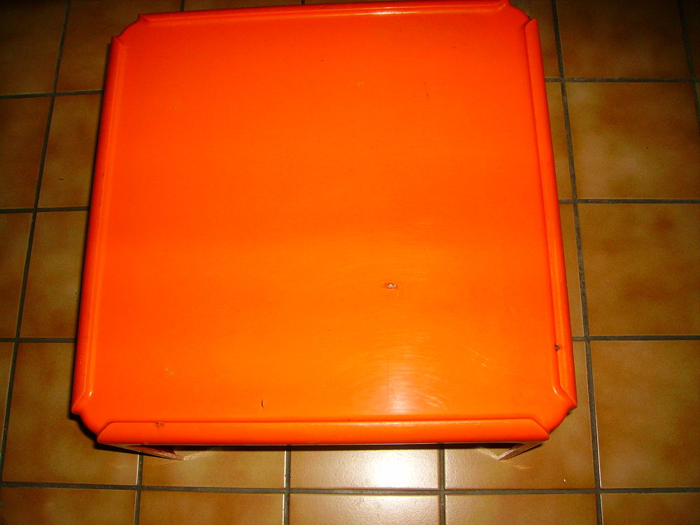 table basse orange vintage 50 Mettray (37)