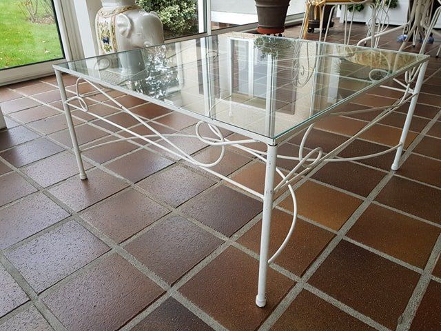 Table basse - plateau de verre - structure en fer forg� - 
50 La Teste-de-Buch (33)