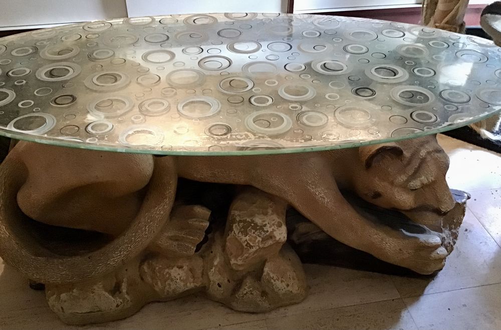 Table basse  Puma  en r�sine + plateau verre 199 La Fl�che (72)