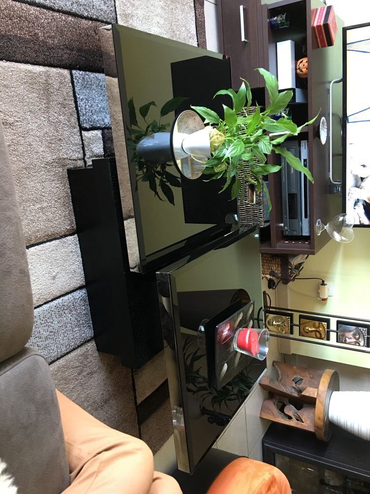 table basse de salon en verre tremp� noir 
250 Sanary-sur-Mer (83)