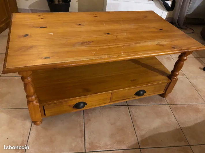 Table basse de salon en pin en bon �tat � 80 euros 80 Laura�t (32)