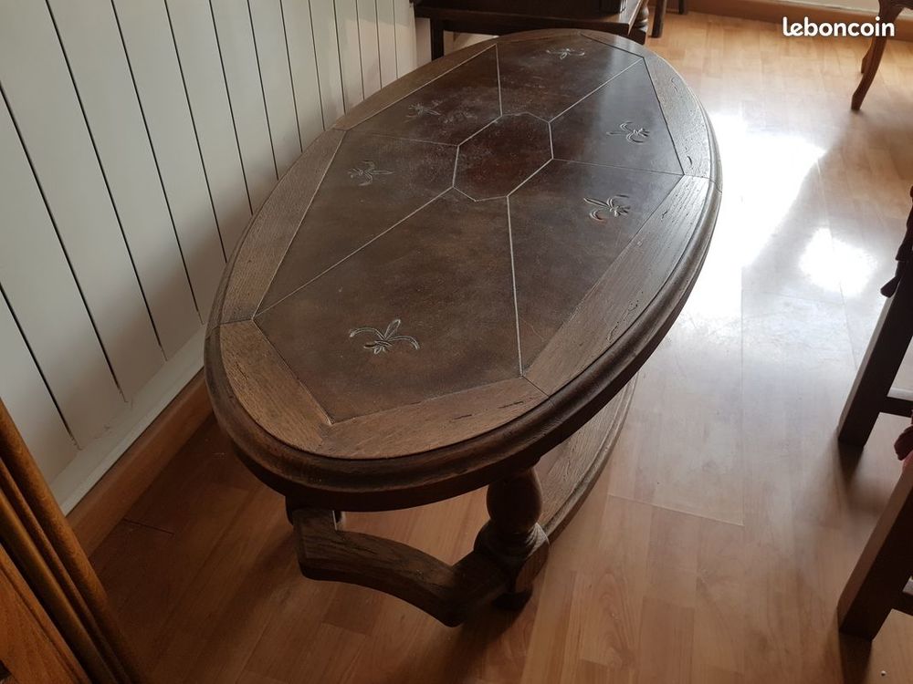 TABLE BASSE SALON ovale ch�ne massif dessus sculpt� 70 Les Alluets-le-Roi (78)