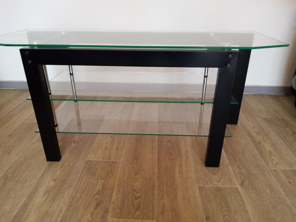 TABLE BASSE TV EN VERRE  PIEDS �POXY NOIR. TR�S BON ETAT. 25 Lisieux (14)