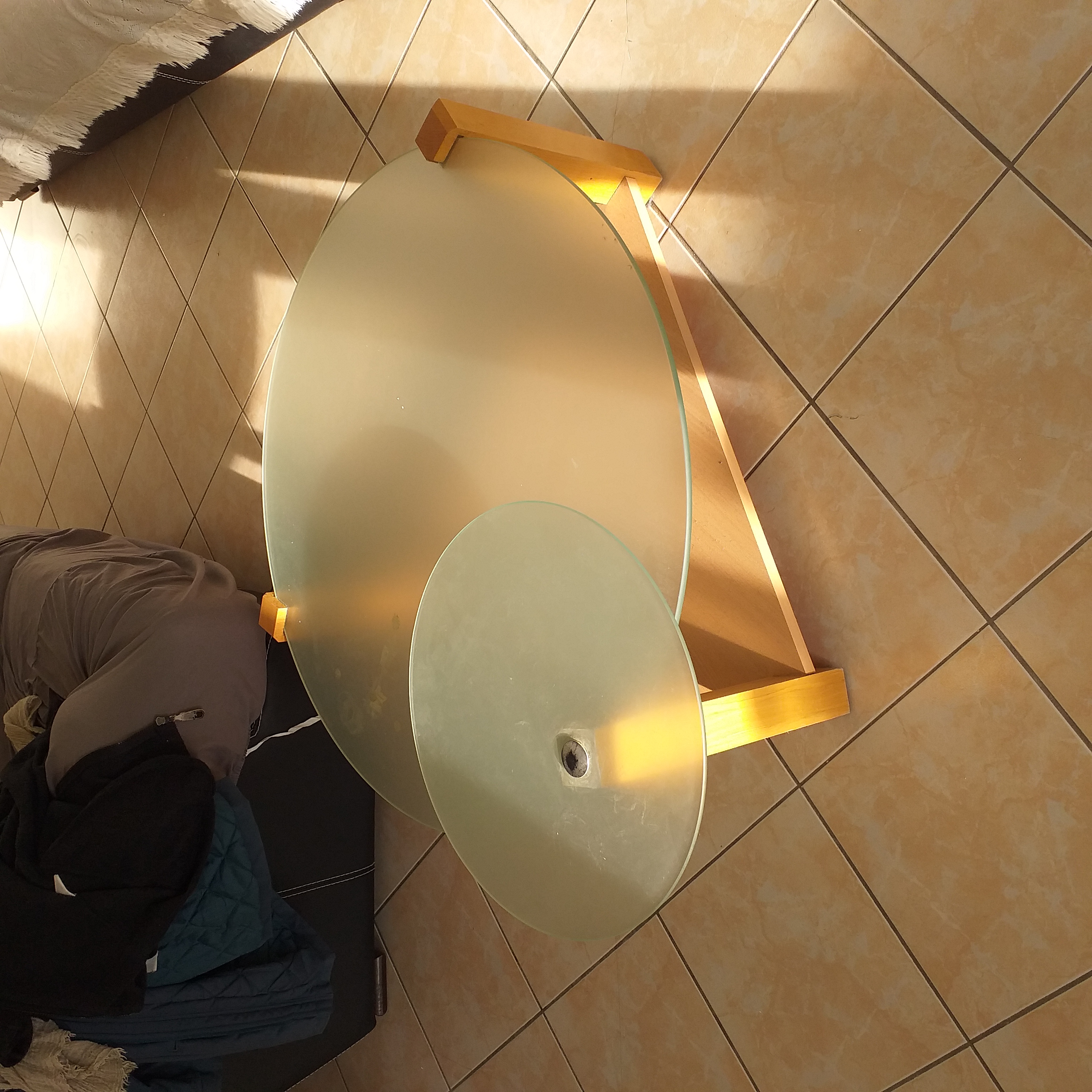 Table basse en verre avec base en bois clair 50 Aix-en-Provence (13)