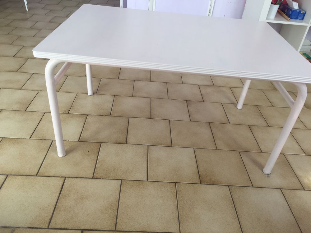table basse. 15 Cr�teil (94)
