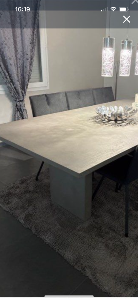Table en b�ton gris anthracite Ligne Roset 1800 Esvres (37)