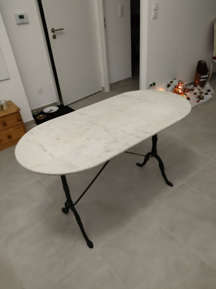 Table bistrot marbre blanc. 80 Ollioules (83)