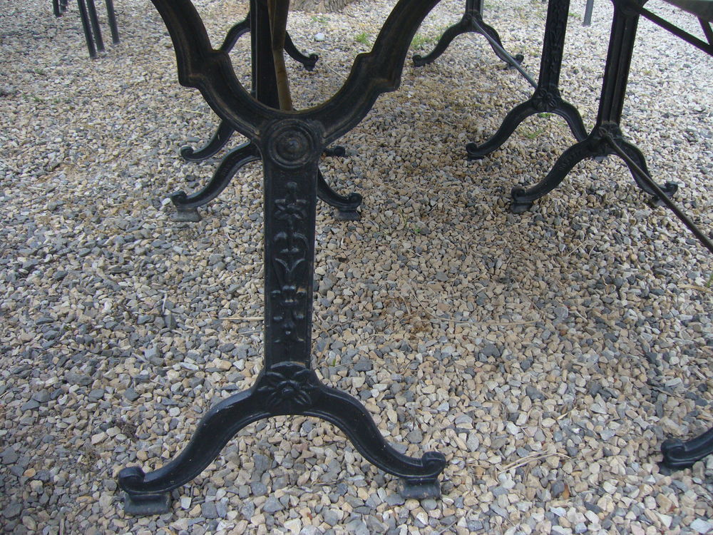 Table bistrot pied fonte 120 Pom�rols (34)