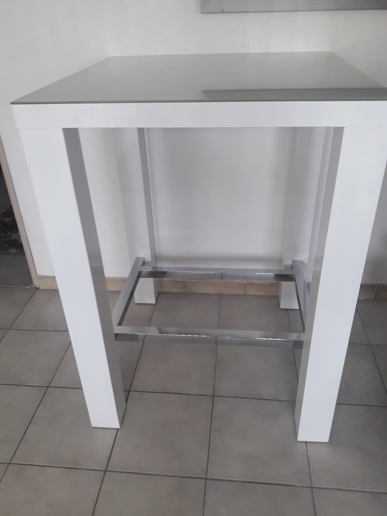 table blanc laqu� dessus verre 90 Riedisheim (68)