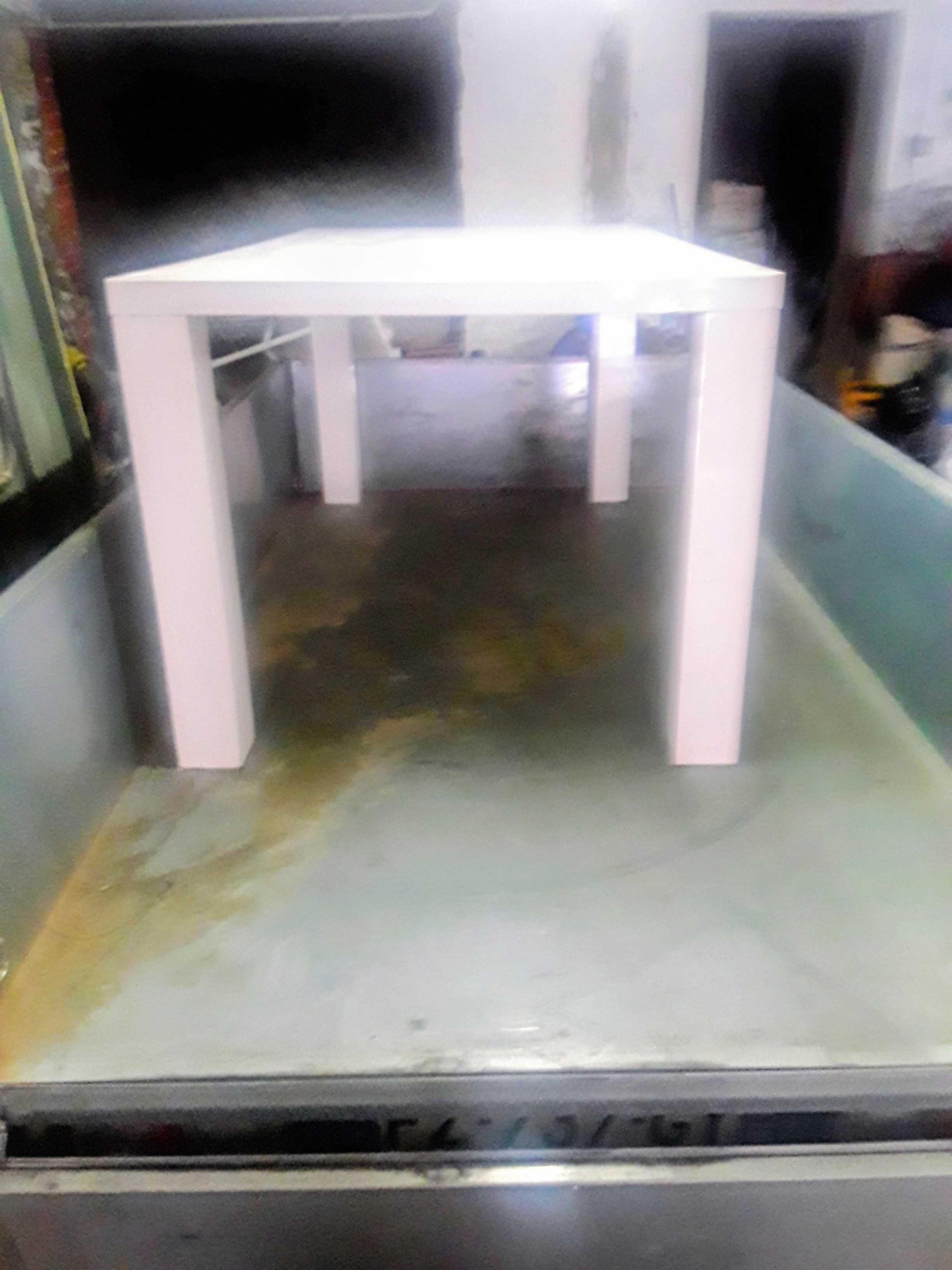 table blanche 160x 0,90 hauteur 0,75 prix 15 euros me t�l�phoner au 06 09 81 12 90 15 Rivesaltes (66)