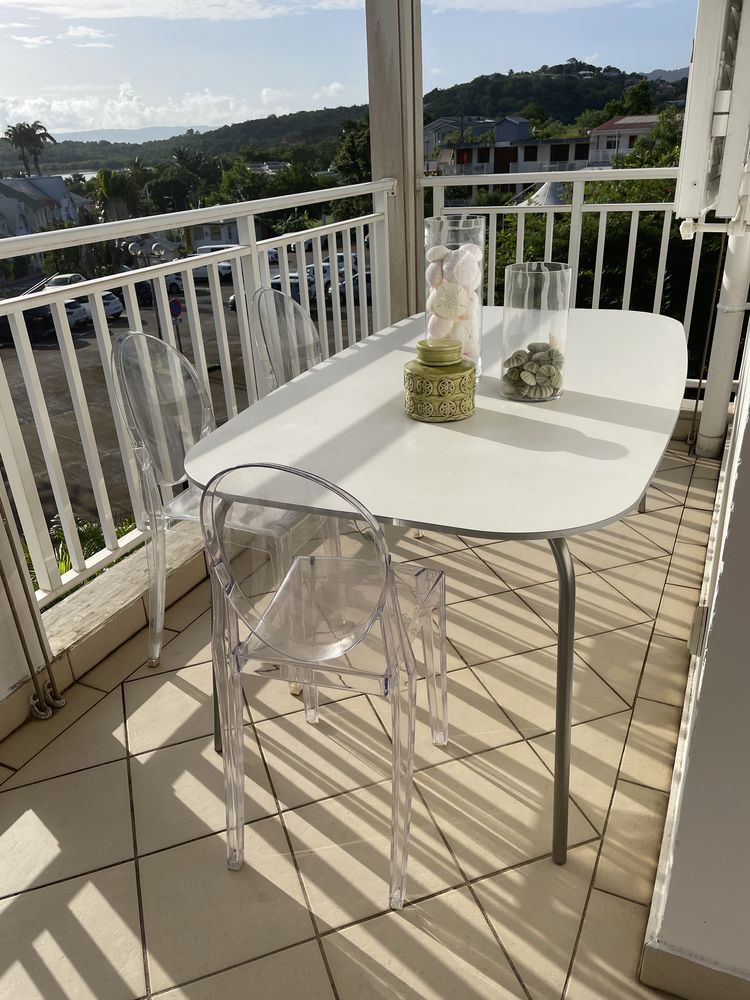 Table blanche design 
150 Martinique (97)